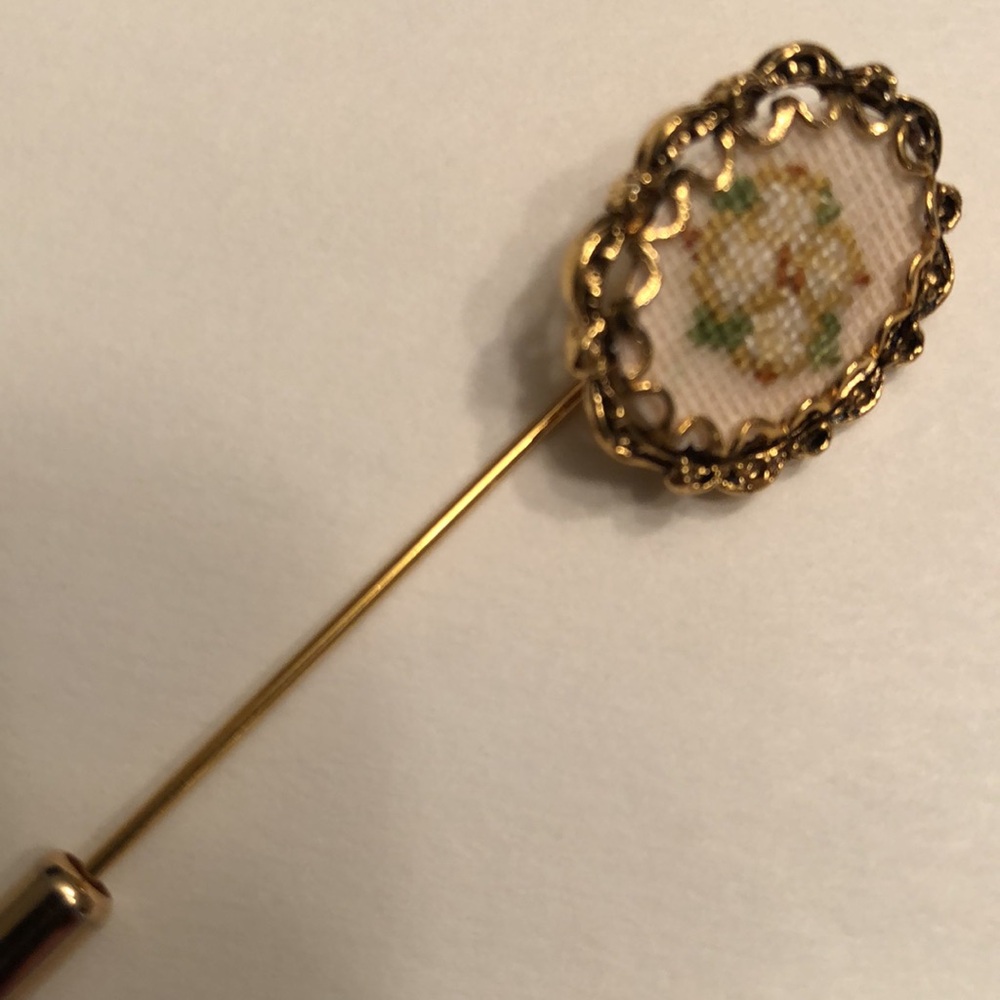 Vintage Petit Point Needlepoint Gold Tone Lapel Pin Hat Pin Brooch - #420